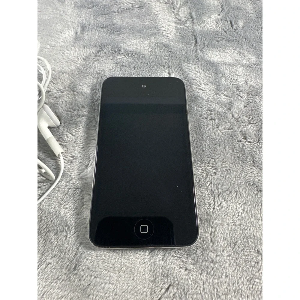 Apple iPod Touch 4th Gen 8GB Chrome A1367 Bundle UNTESTED